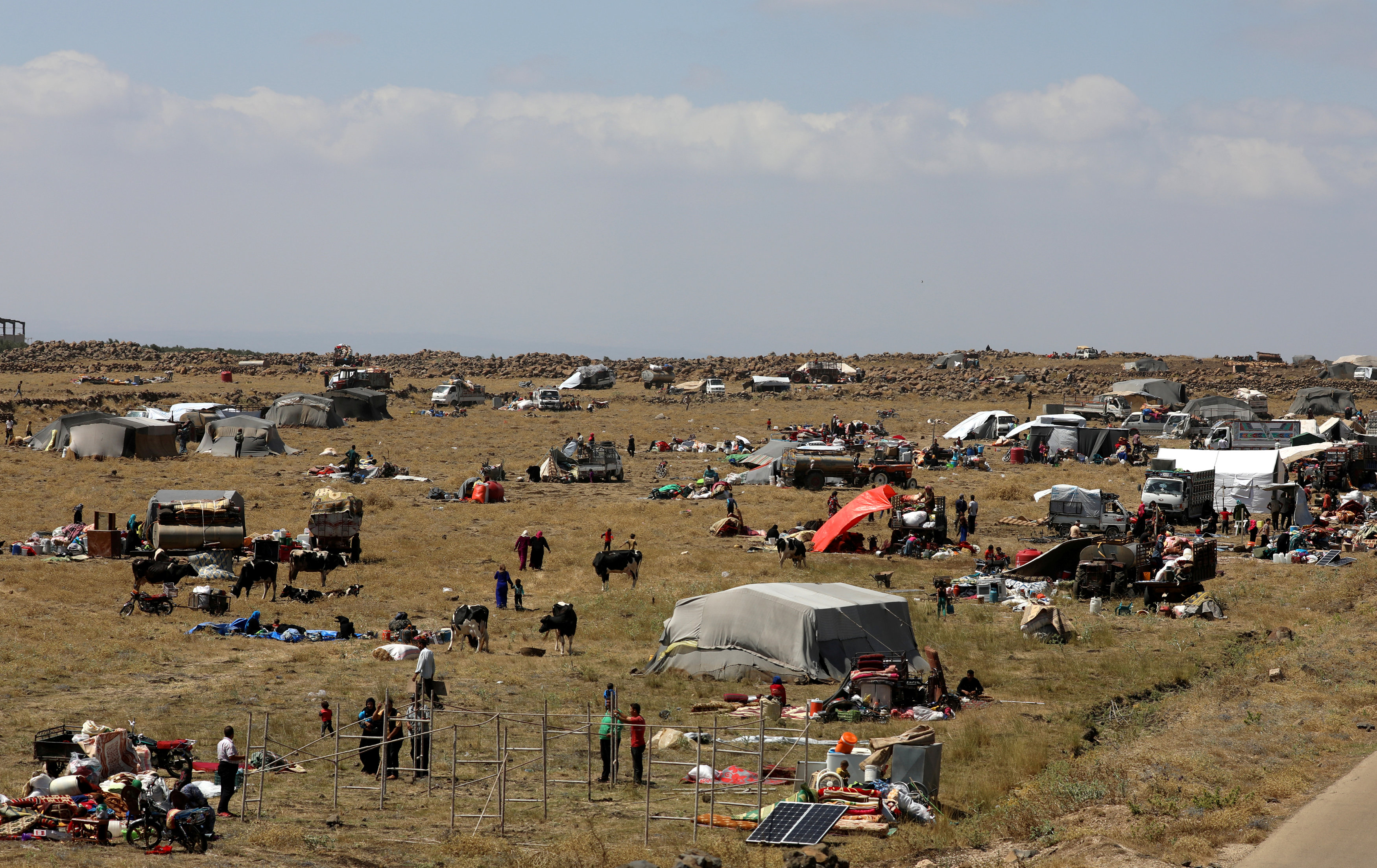 صورة أرشيفية لمخيم نازحين جنوبي سوريا. رويترز  