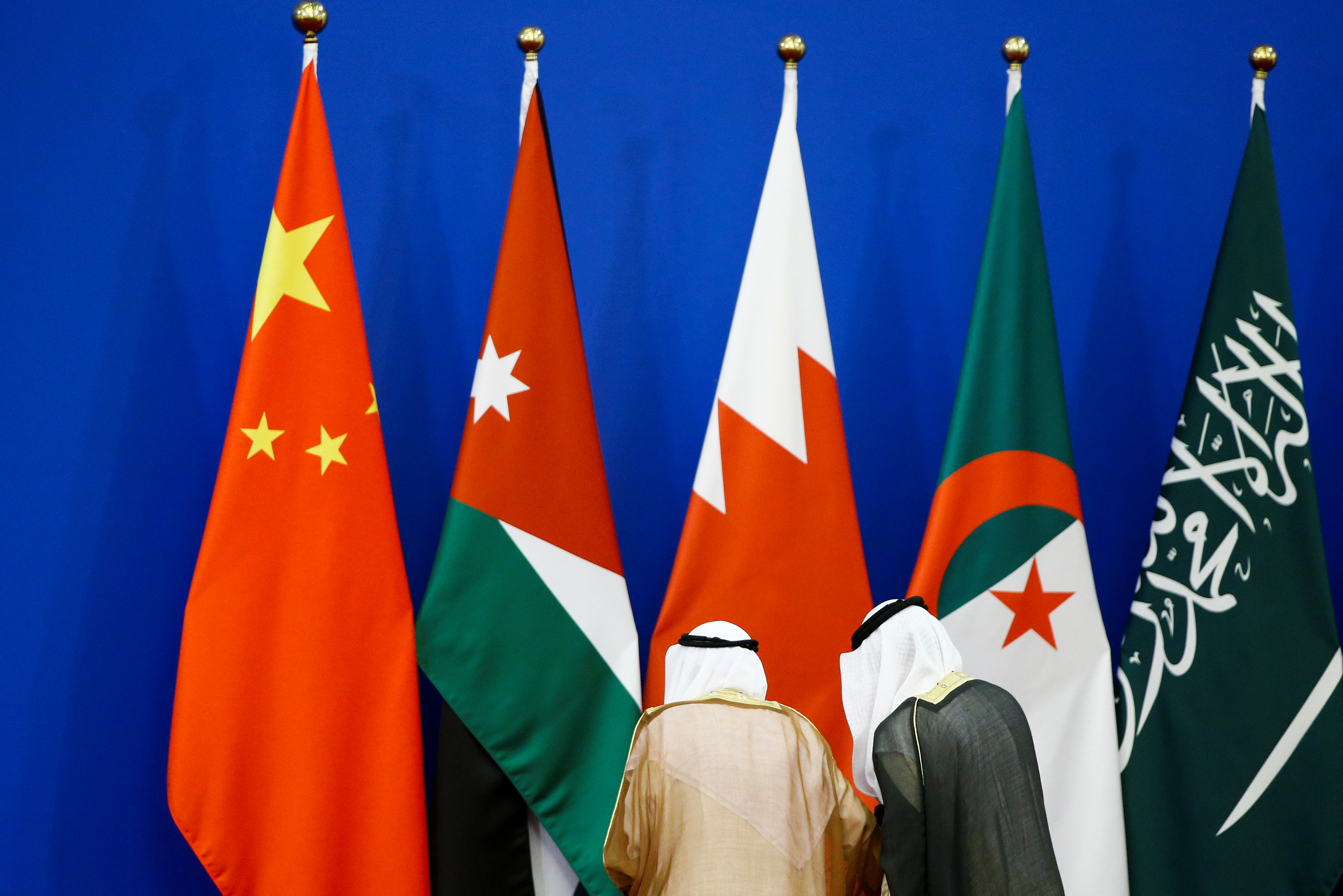 العلم الأردني بجانب الصيني في الاجتماع الوزاري للمنتدى الصيني العربي المنعقد في بيجين. ثوماس بيترز/ رويترز 