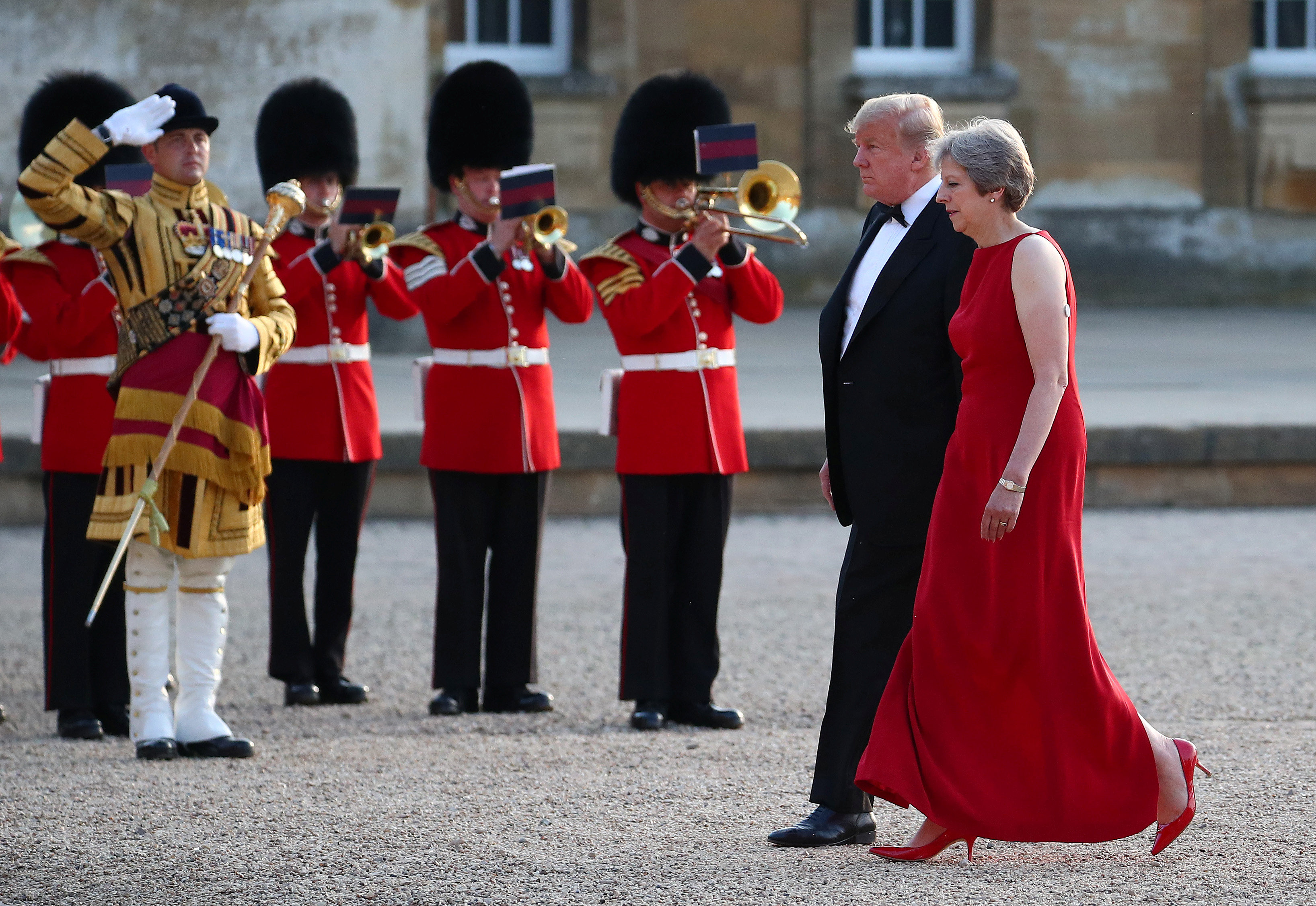 الرئيس الأميركي دونالد ترامب ورئيسة الوزراء البريطانية تيريزا ماي ضمن زيارة ترامب لبريطانيا، 12 يوليو 2018. هانا ماكاي/ رويترز 