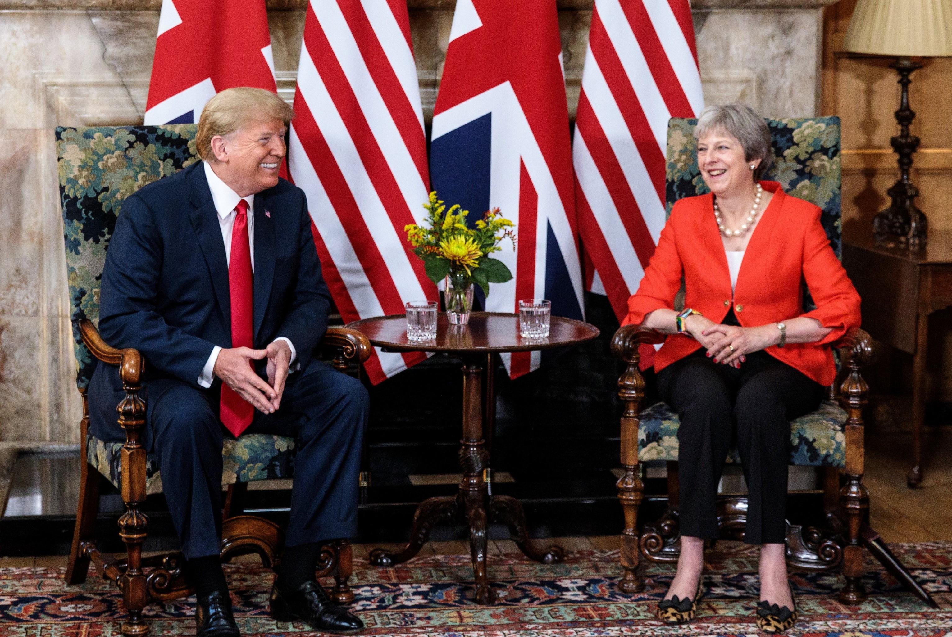 الرئيس الأمريكي دونالد ترامب يلتقي رئيسة الوزراء البريطانية تيريزا ماي في لندن، 13 يوليو 2018. رويترز