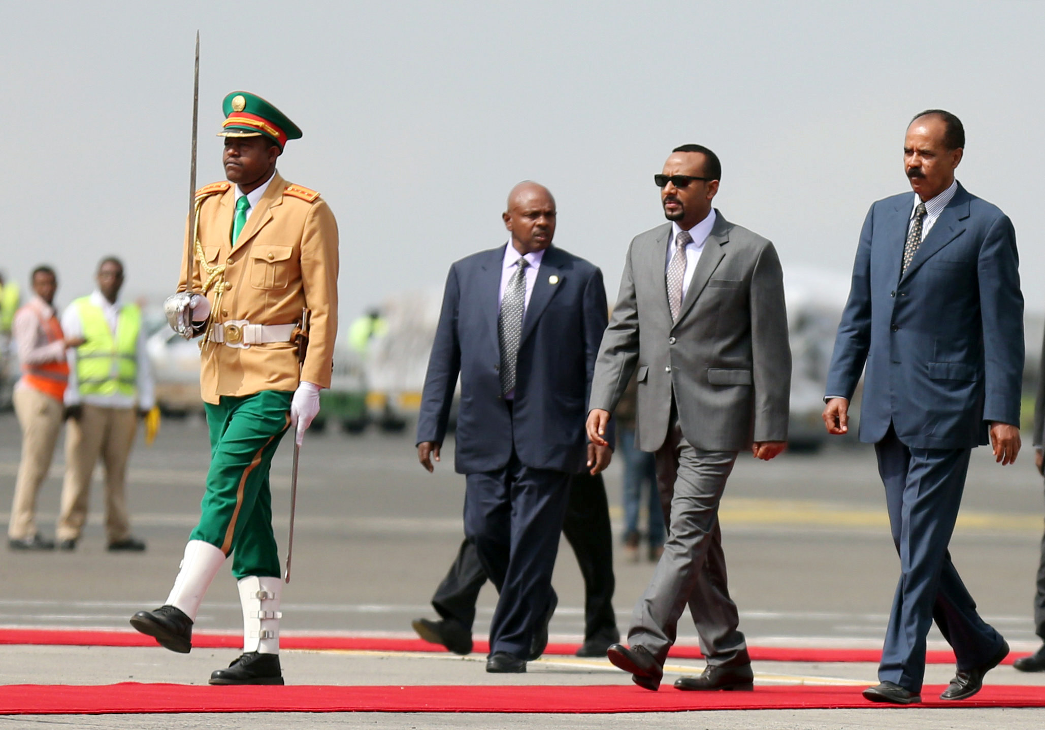 رئيس الوزراء الإثيوبي أبي أحمد يستقبل الرئيس الإيريتيري إسياس أفورقي. تيكسا نيجيري- رويترز