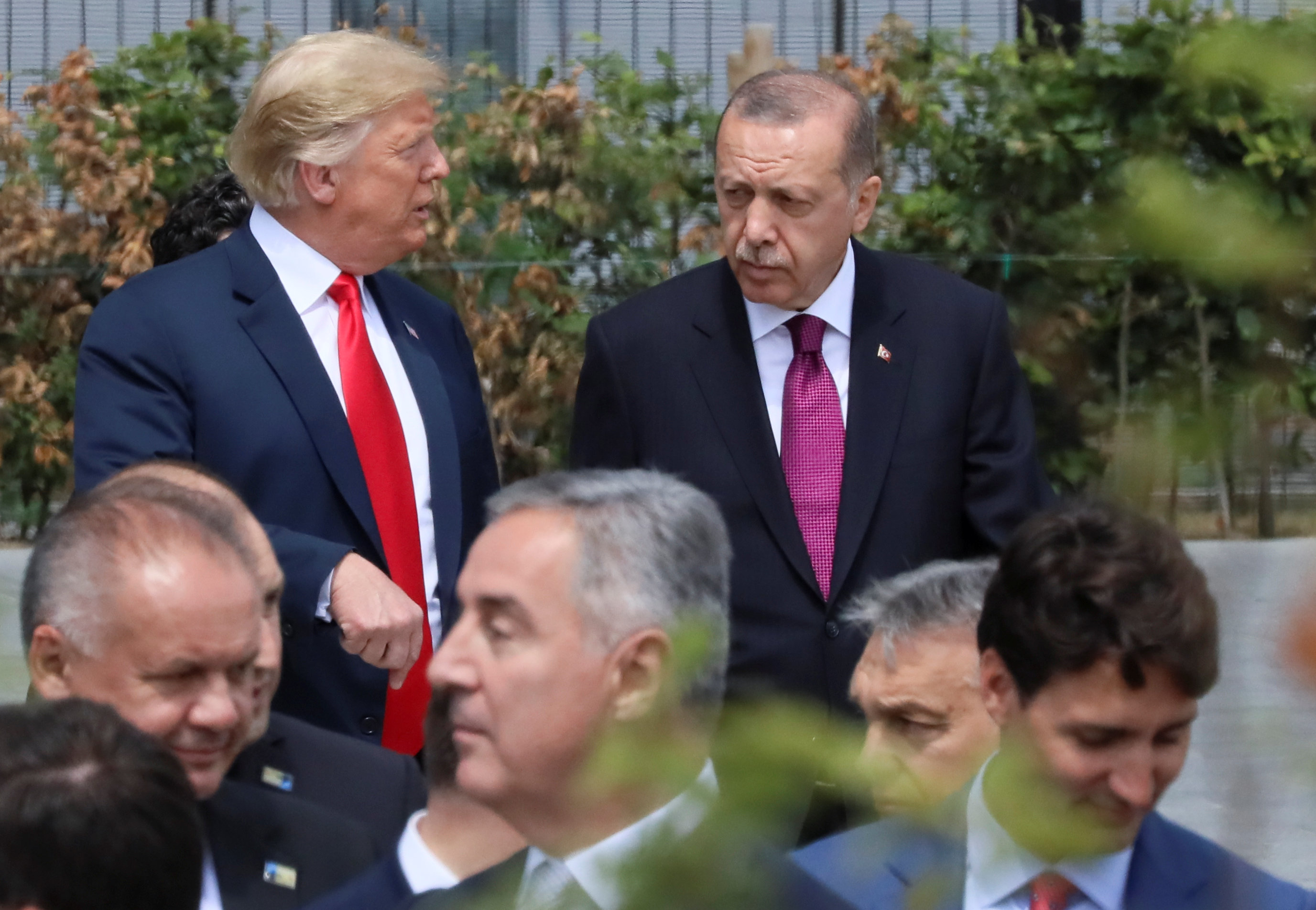 لقاء سابق بين الرئيس التركي رجب طيب أردوغان مع الرئيس الأميركي دونالد ترامب خلال قمة حلف شمال الأطلسي في بروكسل. رينهارد كراوس/ رويترز 