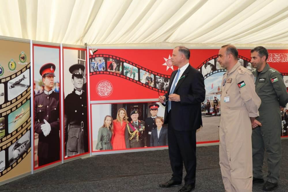 الأمير فيصل بن الحسين خلال حضوره المعرض الجوي السنوي في بريطانيا. الجيش العربي