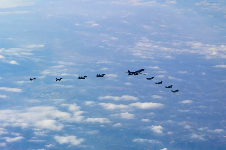 طائرات في مناورة عسكرية مشتركة تحلق فوق كوريا الجنوبية. 6 ديسمبر 2017. ا ف ب