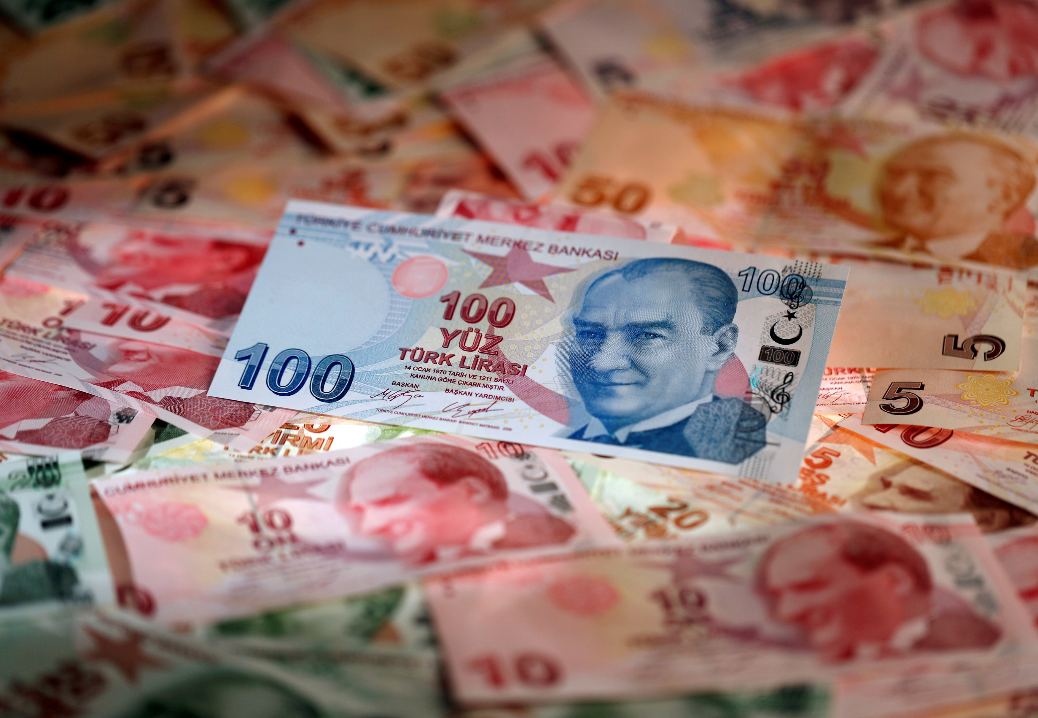 العملة التركية. رويترز