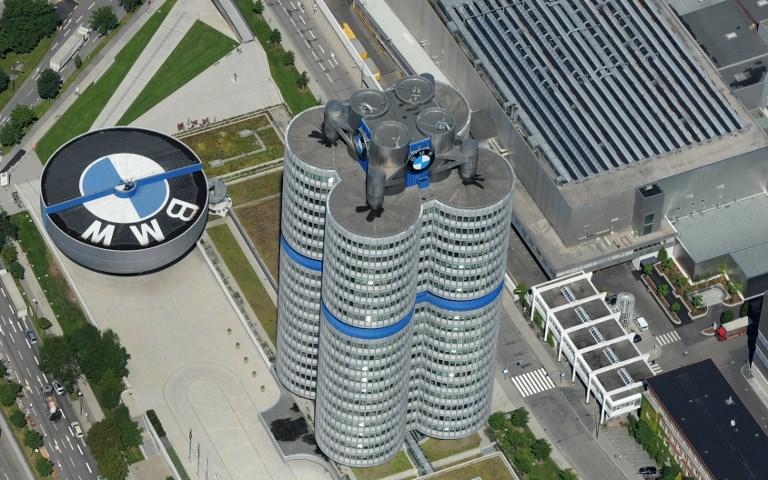 المقر والمصنع الرئيسي لشركة "بي ام دبليو" الألمانية لصناعة السيارات في مدينة ميونيخ جنوب ألمانيا، 4 يوليو 2011. أ ف ب 