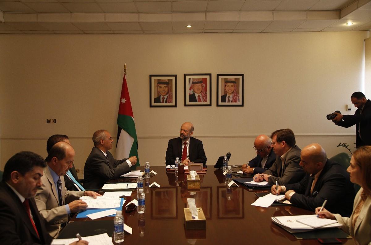 رئيس الوزراء عمر الرزاز يلتقي ممثلي النقابات الصحية. المملكة 