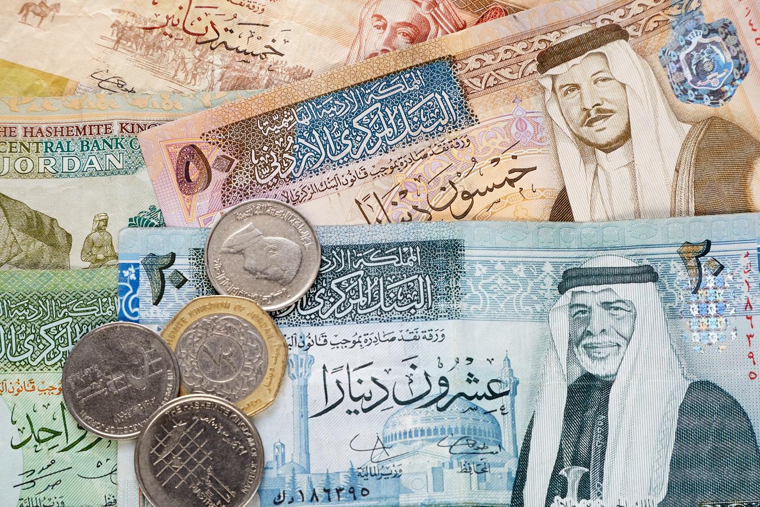فئات العملة الأردنية. shutterstock  