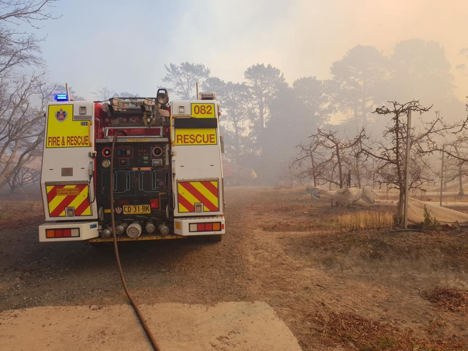 سيارة إطفاء تساهم في إخماد حريق في نيو ساوث بأستراليا. رويترز