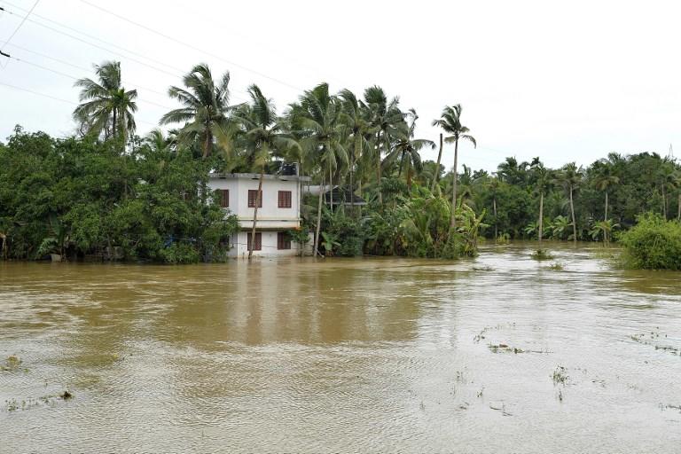 منزل مغمور جزئياً تحت مياه الفيضان في ضواحي منطقة كوزيكود في ولاية كيرالا جنوب الهند. 17 أغسطس 2018. أ ف ب