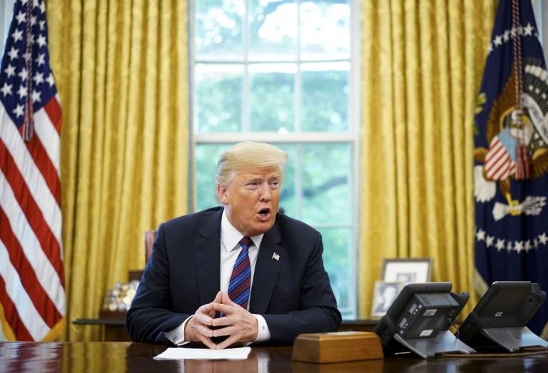الرئيس الأميركي دونالد ترامب يتحدث عبر الهاتف في البيت الأبيض في واشنطن العاصمة في 27 أغسطس 2018. ماندل نجان/ أ ف ب