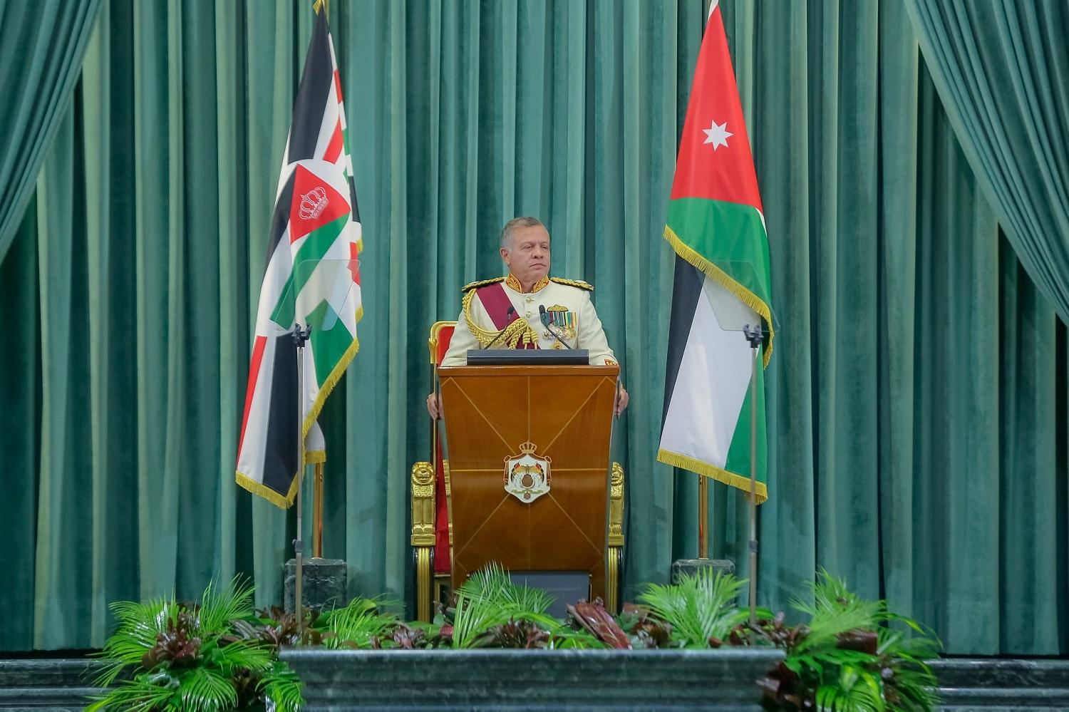 جلالة الملك عبدالله الثاني خلال إلقائه خطاب العرش في افتتاح أعمال الدورة العادية الثالثة لمجلس الأمة الثامن عشر، 14 أكتوبر 2018. (الديوان الملكي الهاشمي)  