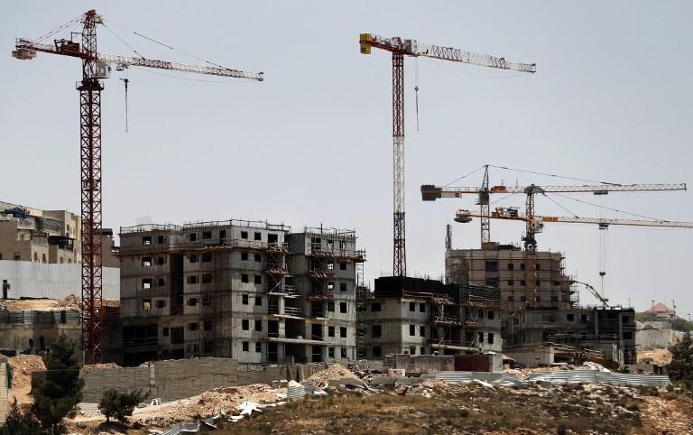 صورة تظهر رافعات إنشاء لبناء وحدات استيطانية في القدس. 24 يوليو 2018. أحمد غرابلي/ أ ف ب