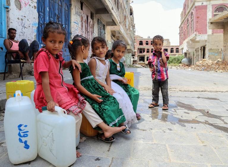 صورة أرشيفية لأطفال يمنيين في الشارع العام في مدينة تعز 18 سبتمبر 2018. أ ف ب 