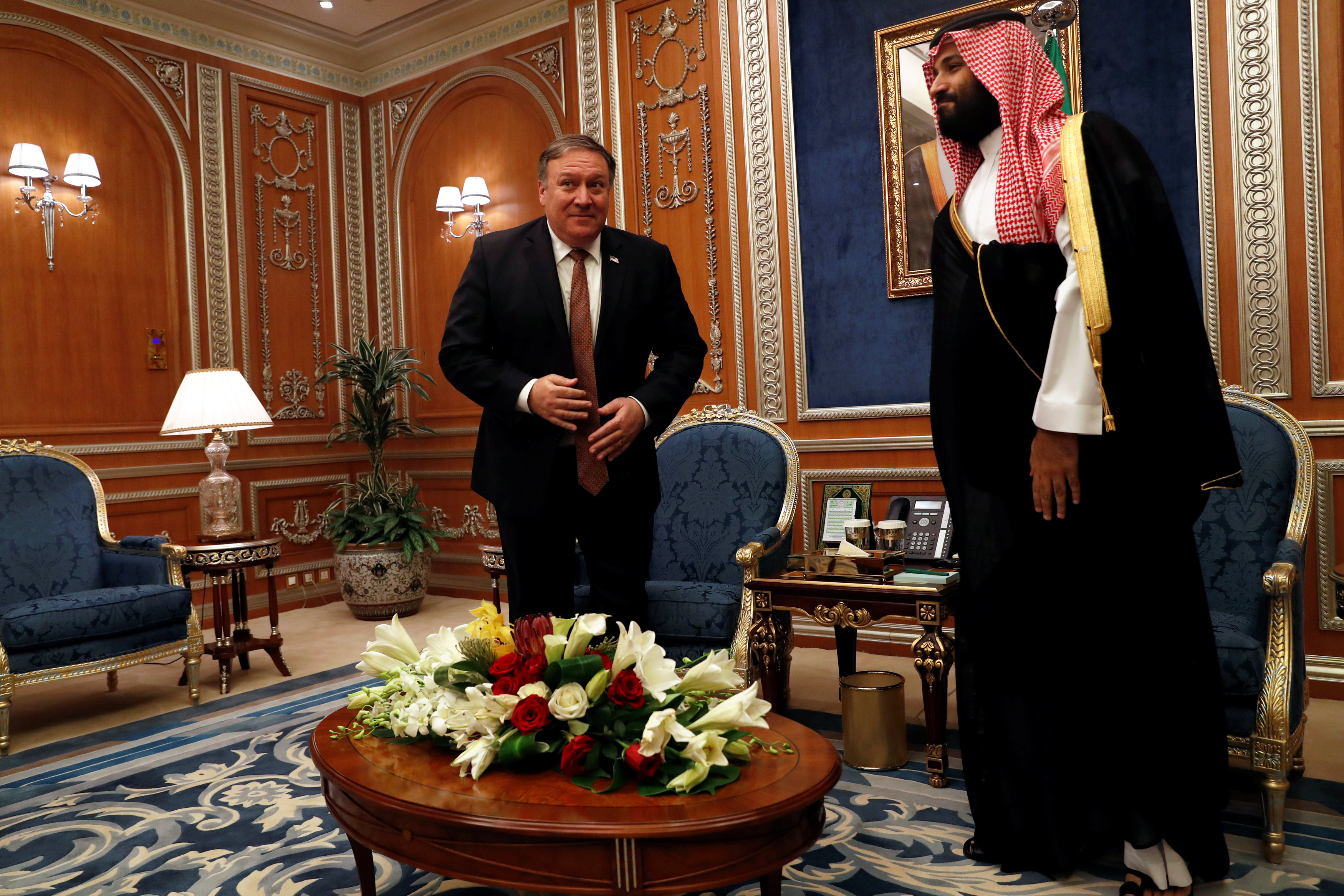 وزير الخارجية الأميركي مايك بومبيو يلتقي ولي العهد السعودي محمد بن سلمان في الرياض، 16 أكتوبر 2018. رويترز 