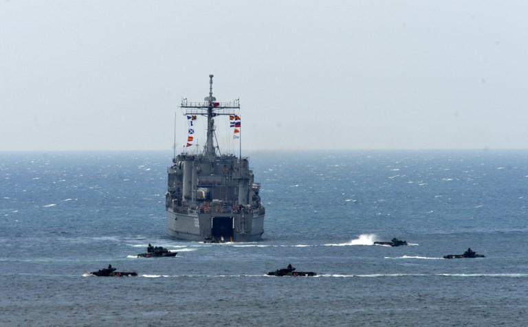 سفن حربية خلال تدريبات "هان كوانغ" (هان غلوري)، على جزر بنغهو في 25 مايو 2017. سام ياه/ أ ف ب