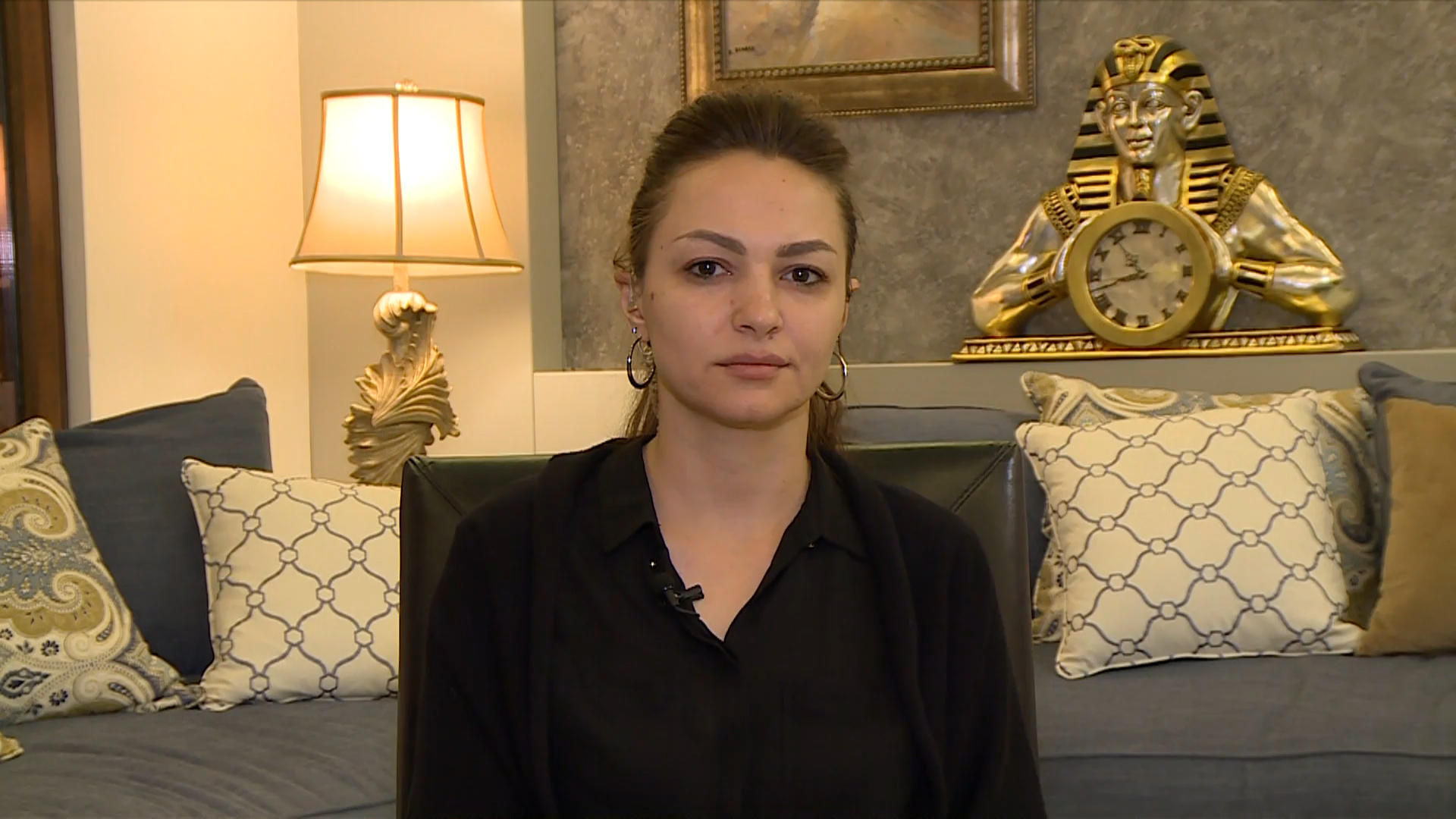  مجد الشراري، معلمة ناجية من حادثة البحر الميت، أثناء حديثها لقناة المملكة، 26 أكتوبر 2018. (المملكة)