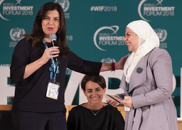 خلال تسليم الأردنية لما شعشاع أبو الدهب الجائزة الفضية تقديرا لمثابرتها وتركيزها على الروبوتات والتعليم الرقمي للأطفال، وخاصة الفتيات. الأمم المتحدة