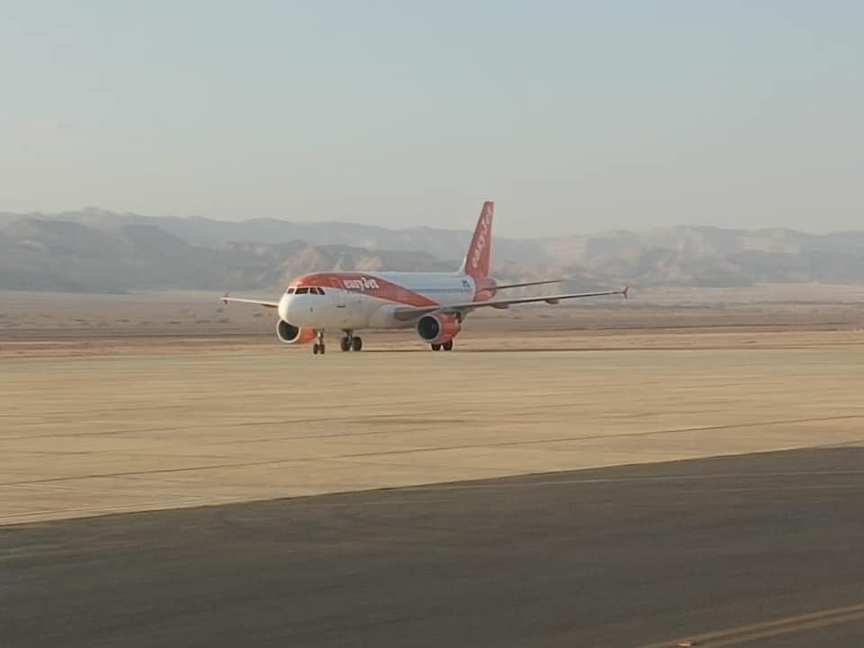 طائرة تابعة لشركة "إيزي جت" البريطانية تهبط في مطار الملك الحسين الدولي في العقبة. سلطة منطقة العقبة الاقتصادية الخاصة