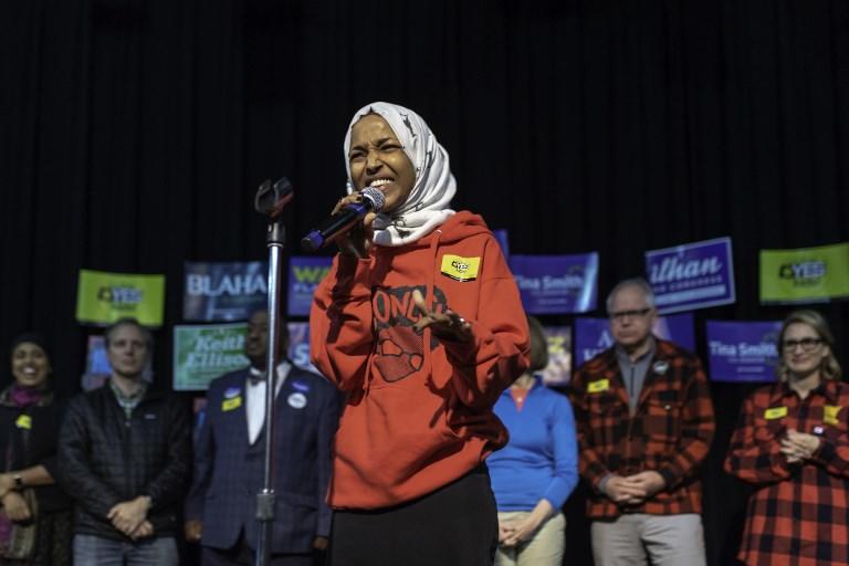 إلهان عمر امرأة مسلمة من أصل صومالي تدخل الكونغرس الأميركي. أ ف ب 