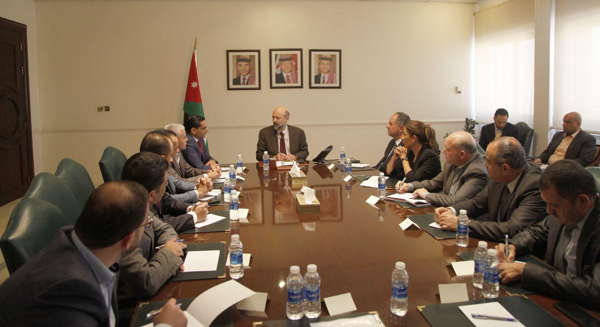 رئيس الوزراء عمر الرزاز يلتقي مجلس نقابة الصحفيين الأردنيين، 8 نوفمبر 2018. (بترا)