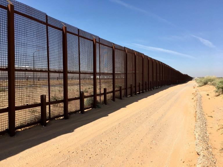 صورة أرشيفية للجدار الفاصل بين الحدود الأميركية مع المكسيكية 10 إبريل 2018. أ ف ب 
