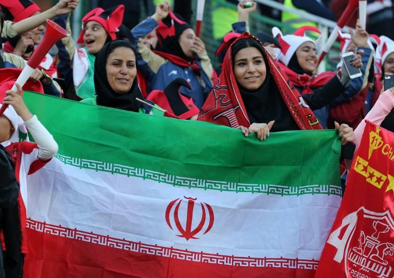 صورة أرشيفية لمشجعات إيرانيات في أحد مدرجات كرة القدم. أ ف ب