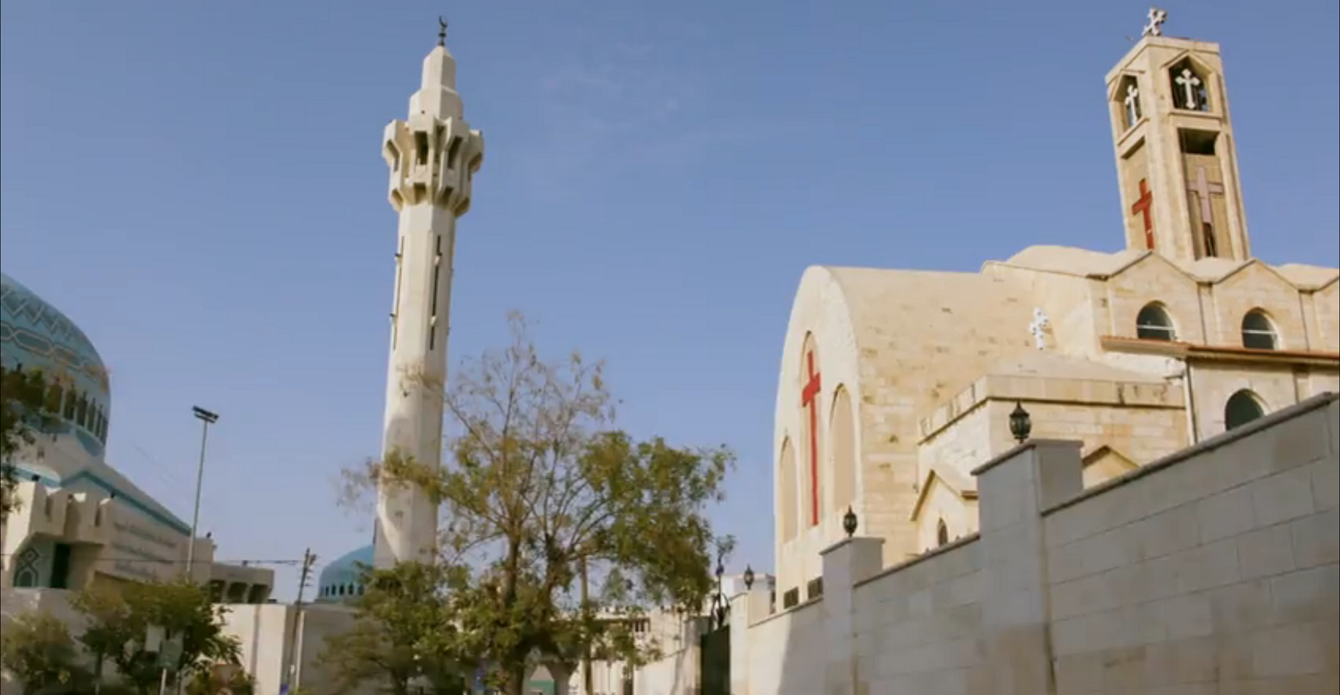 صورة لمسجد الملك عبدالله المؤسس و كنيسة الأقباط في العبدلي مقتطعة من مادة مصورة خاصة بالديوان الملكي  