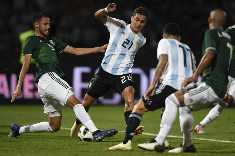 لاعب المنتخب الأرجنتيني باولو ديبالا خلال المباراة الودية أمام المكسيك. أ ف ب