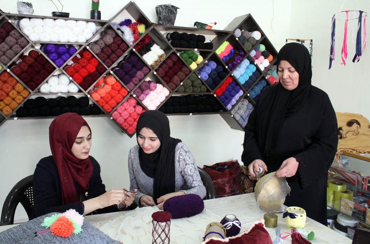 جانب من أعمال الحياكة والتطريز ضمن المبادرة. بترا