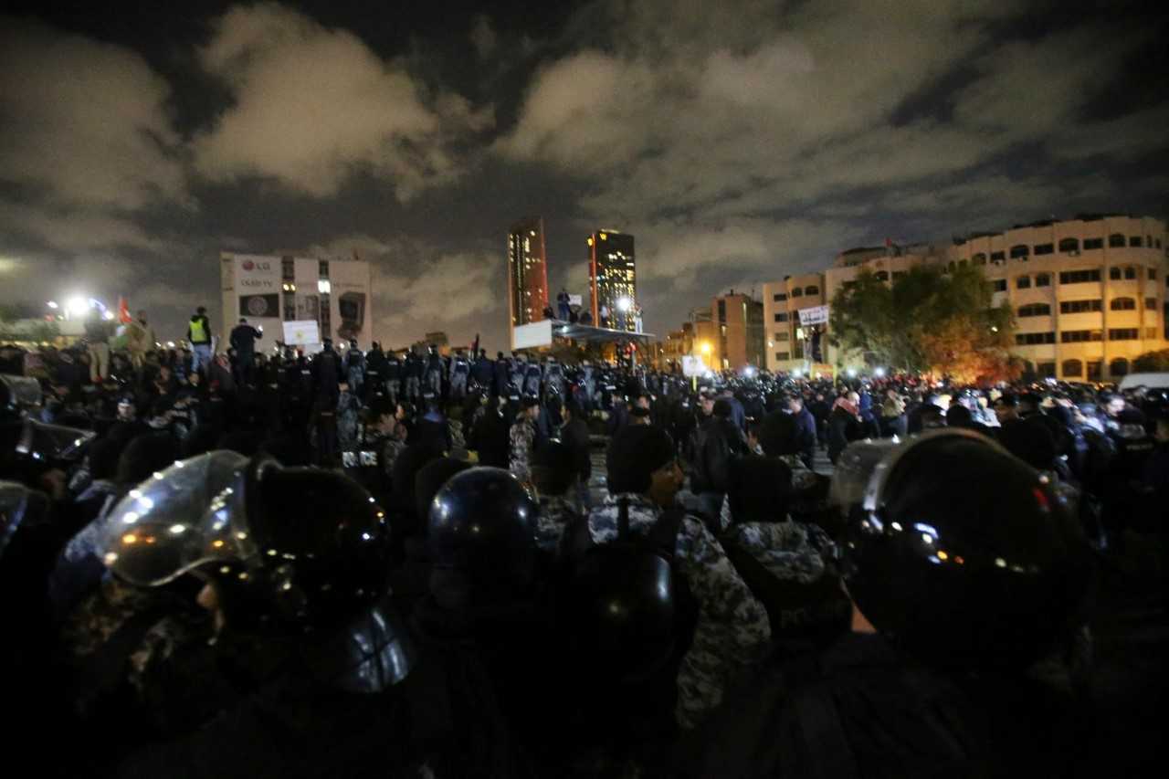 مشاركون في اعتصام قرب الدوار الرابع في عمّان. صلاح ملكاوي المملكة