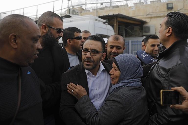 محافظ القدس الفلسطيني عدنان غيث بعد الإفراج عنه. أحمد غرابلي/ أ ف ب