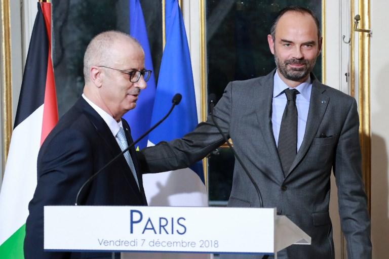  رئيس الوزراء الفرنسي إدوار فيليب (يمين) ورئيس الوزراء الفلسطيني رامي الحمد الله (يسار)، في العاصمة الفرنسية باريس. أ ف ب