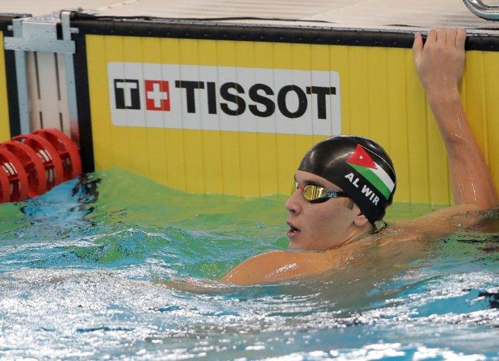 السبّاح الأردني عمرو الور، وهو أحد أعضاء المنتخب الأردني للسباحة المشارك في طولة العالم للسباحة. (الموقع الإلكتروني للجنة الأولمبية الأردنية)