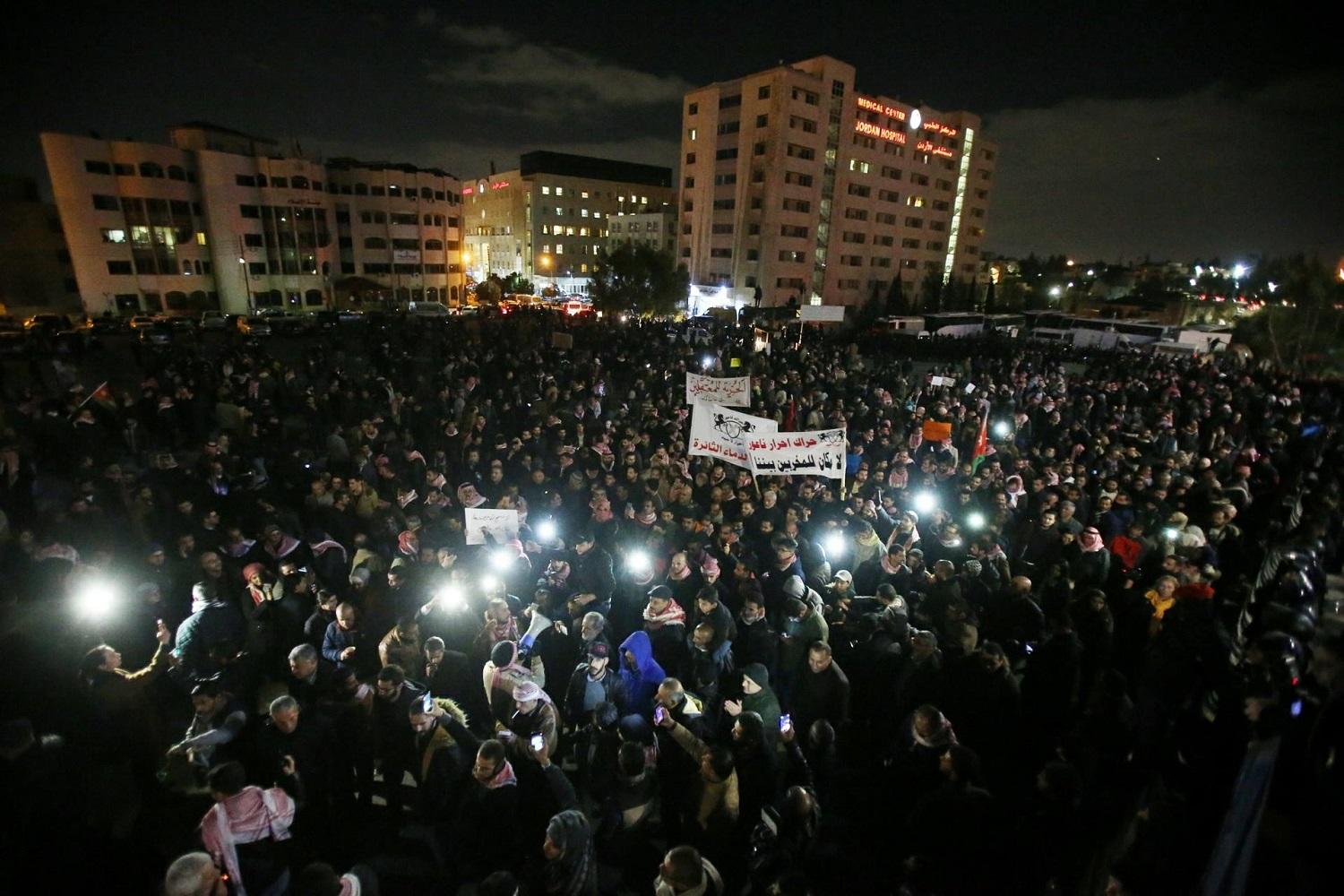 مشاركون في اعتصام قرب الدوار الرابع في عمّان. صلاح ملكاوي/المملكة