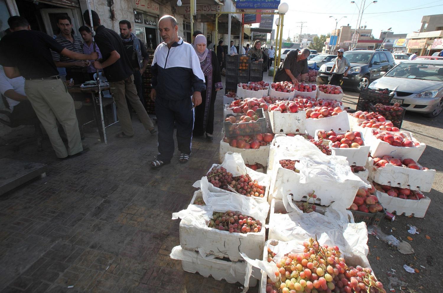 صورة أرشيفية لخضراوات معروضة في إحدى أسواق مدينة الرمثا. صلاح ملكاوي/ المملكة     