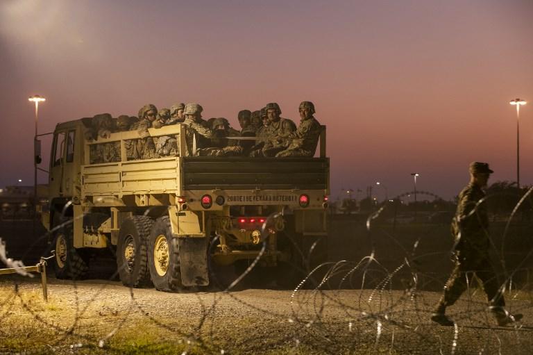 قوات أميركية في دونا، تكساس قرب المعبر الحدودي بين الولايات المتحدة والمكسيك، 6 نوفمبر 2018. أندرو كولين/ أ ف ب