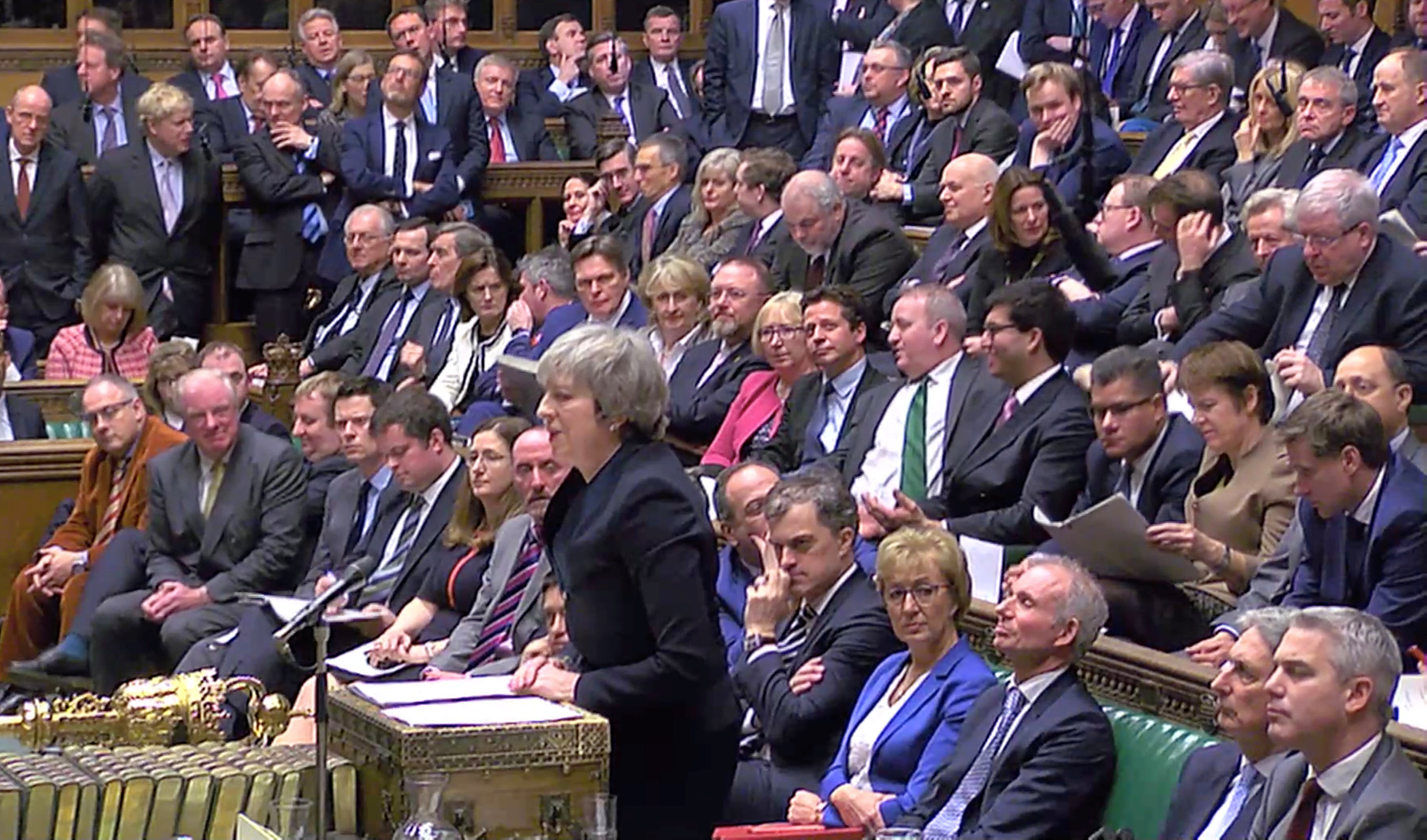 رئيسة وزراء بريطانيا تيريزا ماي تتحدث للبرلمان في جلسة التصويت، 15 يناير 2018. رويترز  