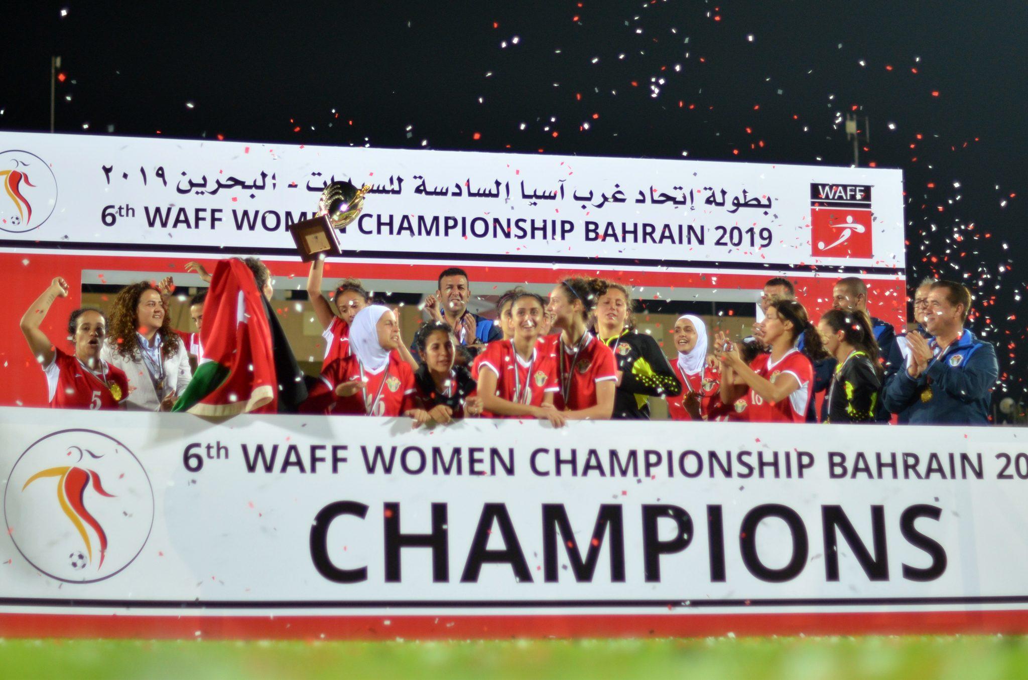 النشميات أثناء تكريمهن للفوز ببطولة غرب آسيا، 15 يناير 2019. (الاتحاد الأردني لكرة القدم)