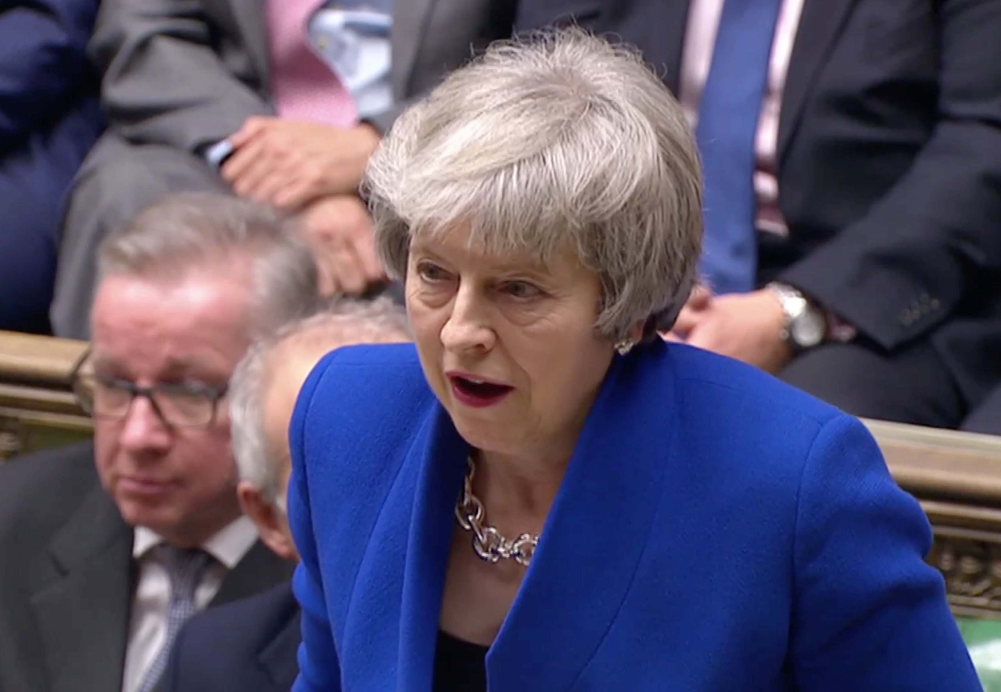 رئيسة الوزراء البريطانية تيريزا ماي بعد فوزها بتصويت ثقة البرلمان، 16 يناير 2019. رويترز 