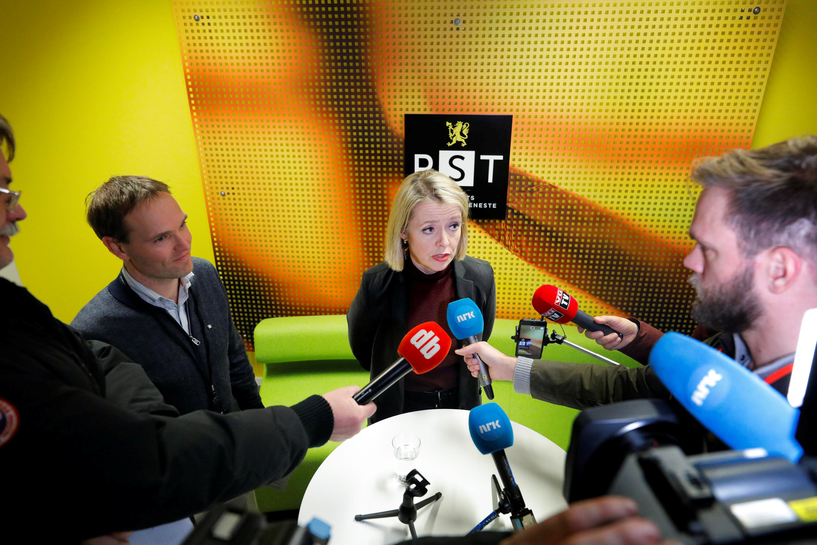 رئيسة جهاز الأمن الداخلي في النرويج بنديكت بورلاند خلال حديث صحافي حول عملية الطعن. رويترز
