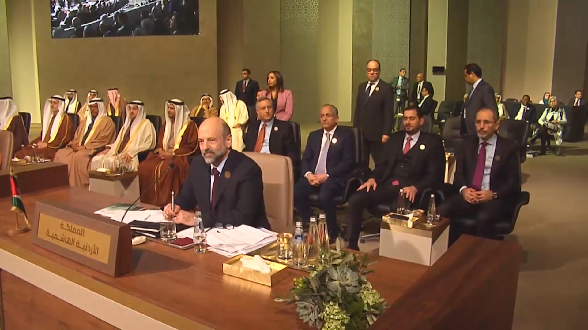 رئيس الوزراء عمر الرزاز يترأس الوفد الأردني المشارك في القمة العربية التنموية الاقتصادية والاجتماعية في بيروت، 20 يناير 2019. (المملكة)