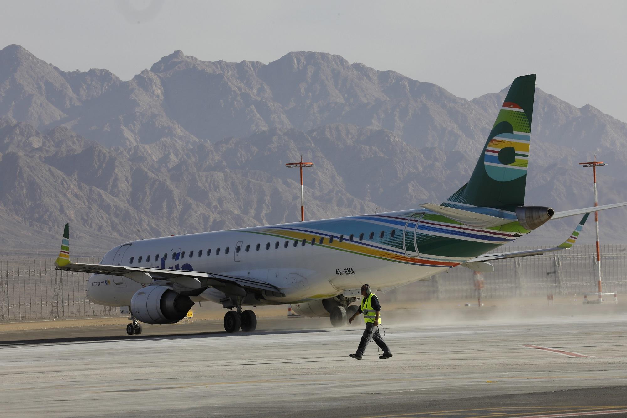طائرة ركاب تستعد للإقلاع من مطار رامون، 21 يناير 2019. (أ ف ب)