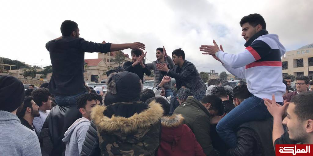 جانب من احتفال طلاب بنجاحهم في الثانوية العامة (التوجيهي). عمرو الدجاني/ المملكة