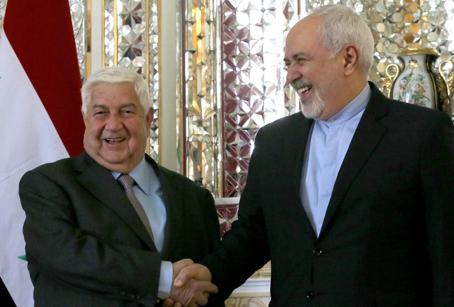 وزير الخارجية الإيراني (اليمين) يرحب بنظيره السوري في طهران، 5 فبراير 2019. أ ف ب 