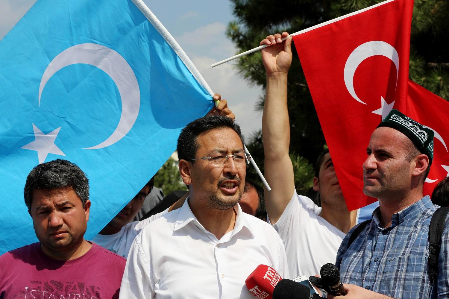 مظاهرة خارج السفارة الصينية في أنقرة .9 يوليو 2015. أدم التان / أ ف ب
