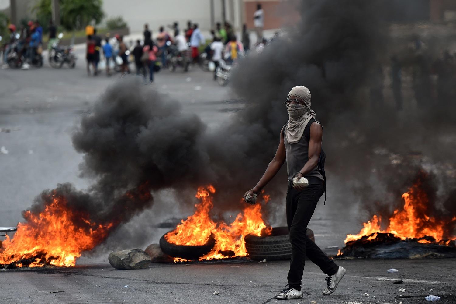 متظاهر خلال الاشتباكات مع الشرطة الهايتية.15 فبراير 2019. أ ف ب