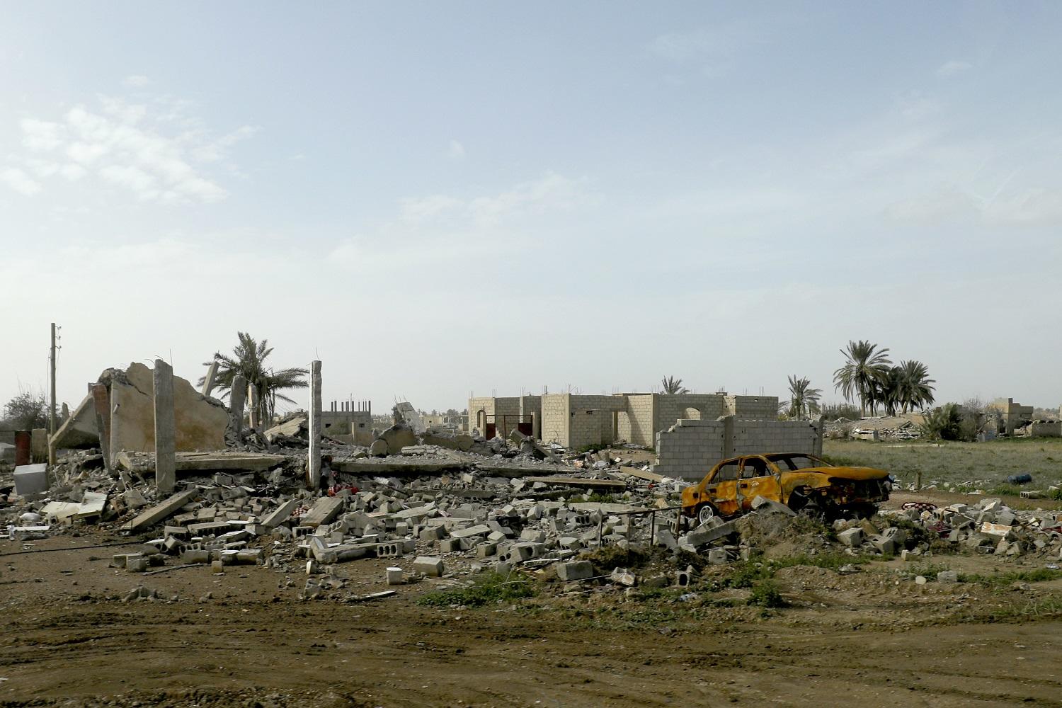 أشجار ودمار في باغوز بمحافظة دير الزور. 16 فبراير 2019/ أ ف ب