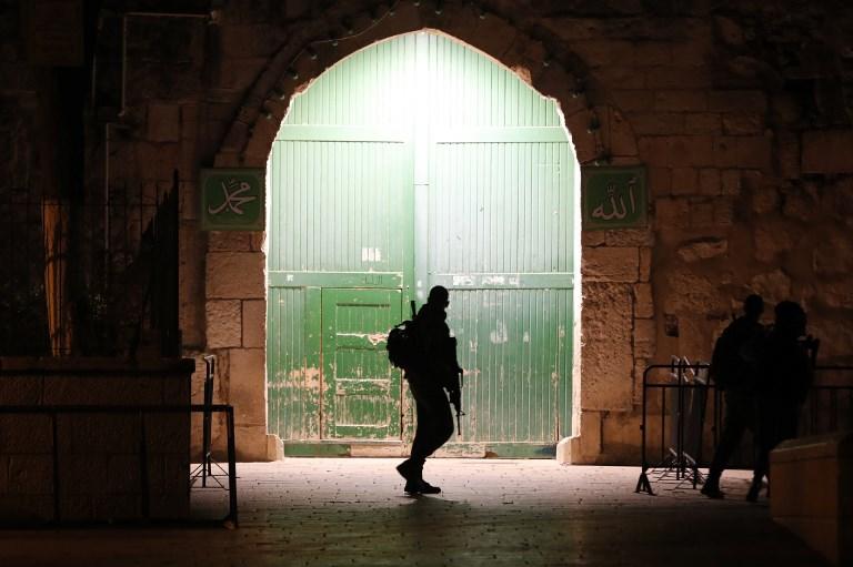 رجل أمن من الاحتلال الإسرائيلي أمام إحدى بوابات المسجد الأقصى في العاصمة الفلسطينية القدس، 19 فبراير 2019. أحمد غرابلي/ أ ف ب