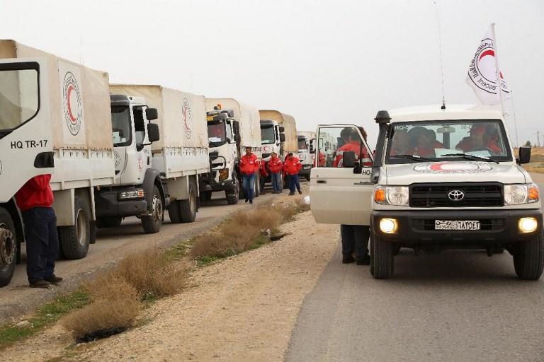 قافلة مساعدات تابعة للهلال الأحمر تصل لمخيم الركبان. 6 فبراير 2019. أ ف ب 